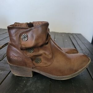 Blowfish Women's 7 Brown Ankle Booties Ruffle Button Almond Toe Comfort Daily